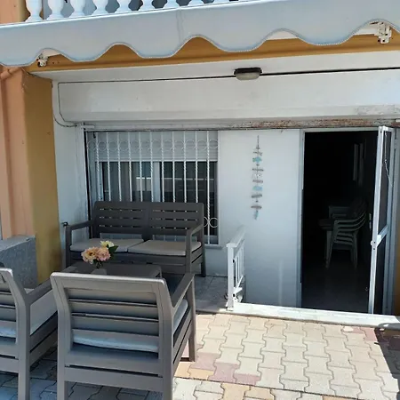 Beachfront Jordan Apartament Flogita